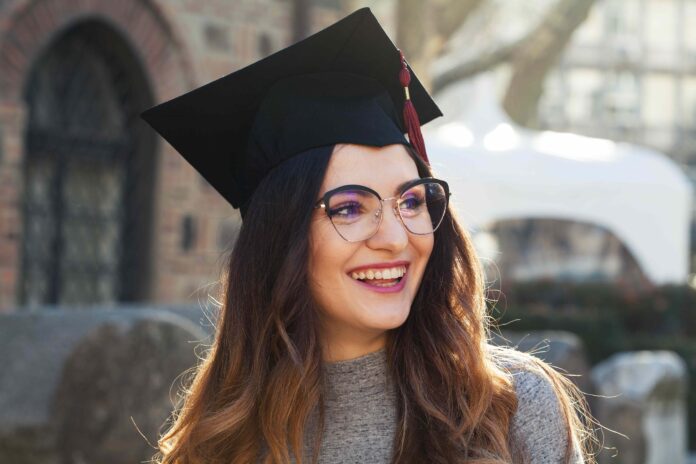 student-loans-fbce64dd2e9249f38591fc7aa9f86e13.jpg